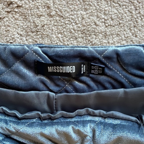 NWOT Missguided Blue Velvet Quilted Shorts - Picture 3 of 4